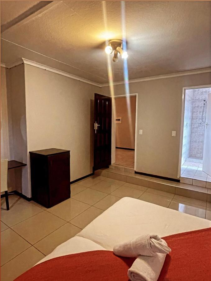 Ethithiya Boutique Guesthouse Виндхук Экстерьер фото