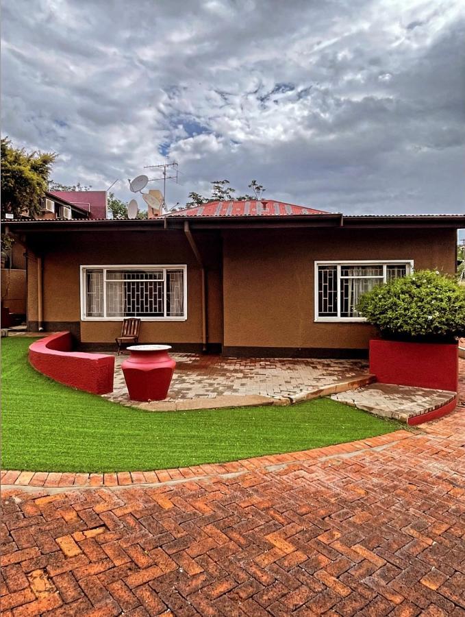 Ethithiya Boutique Guesthouse Виндхук Экстерьер фото