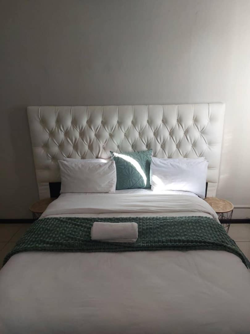 Ethithiya Boutique Guesthouse Виндхук Экстерьер фото