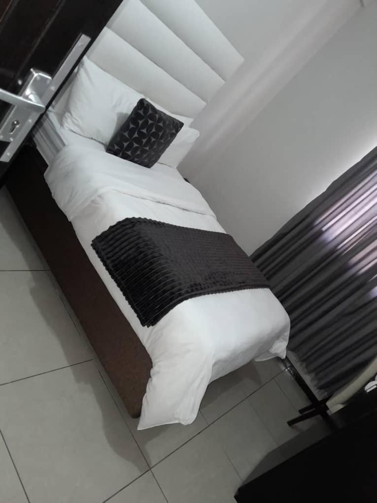Ethithiya Boutique Guesthouse Виндхук Экстерьер фото
